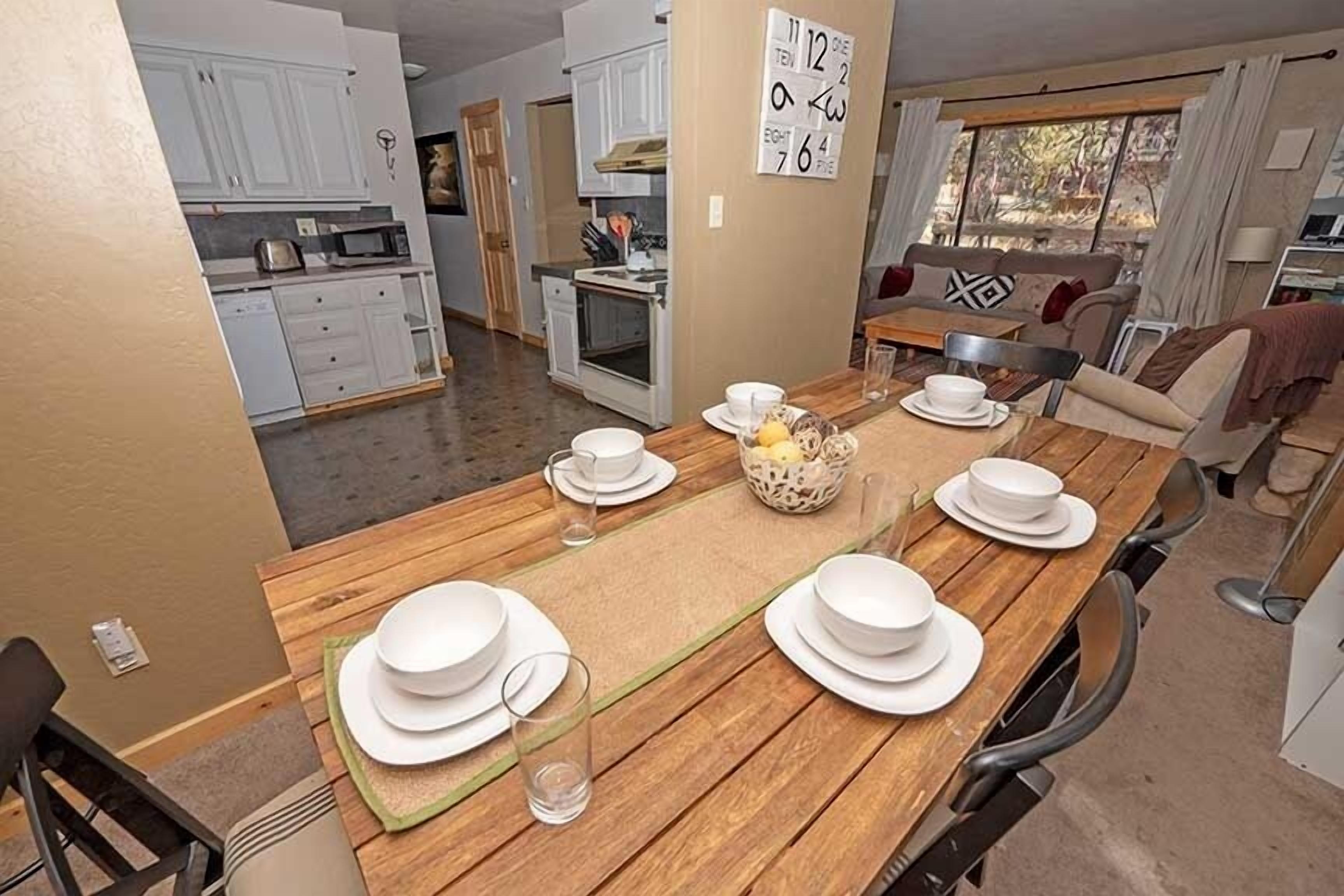 Cabin, 3 Bedrooms | Dining