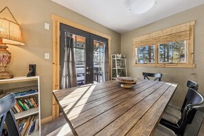 Cabin, 3 Bedrooms | Dining