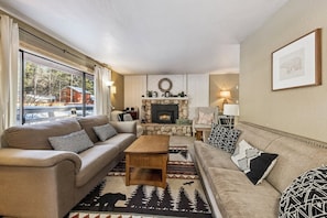 Cabin, 3 Bedrooms | Living area