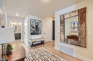 Condo, 3 Bedrooms | Interior
