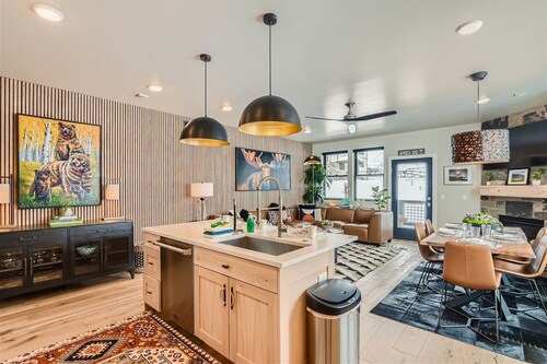 Helling Circle Secret 102 3 Bedroom Condo by RedAwning