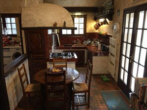 Réfrigérateur, micro-ondes, four, lave-vaisselle