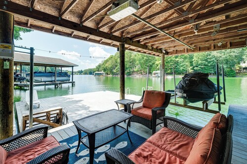 Private Sauna & Game Room: Lakefront Moneta Gem