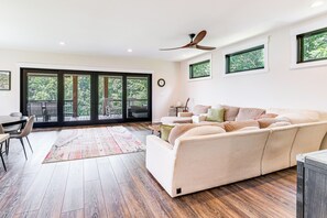 House (5 Bedrooms) | Interior