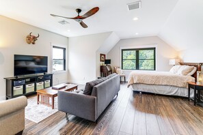 House (5 Bedrooms) | Interior