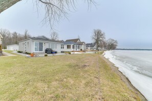 House (2 Bedrooms) | Interior - Bright Houghton Lake Home w/ Boat Dock + Fire Pit (Houghton Lake)