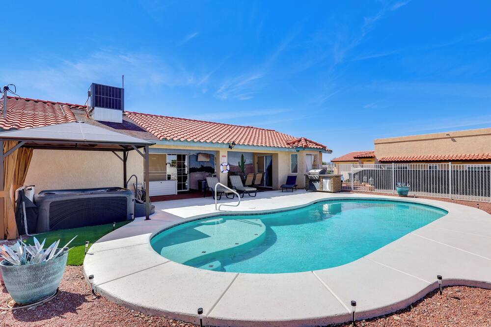 Pool & Hot Tub: Pet-friendly Lake Havasu Home! - Parker Dam, CA