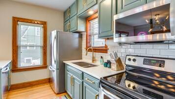 House (5 Bedrooms) | Interior