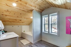 House (5 Bedrooms) | Interior