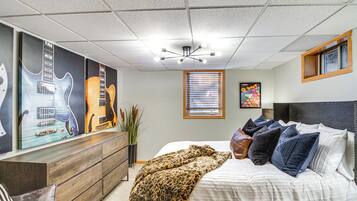 House (5 Bedrooms) | Interior