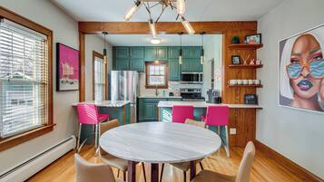 House (5 Bedrooms) | Interior