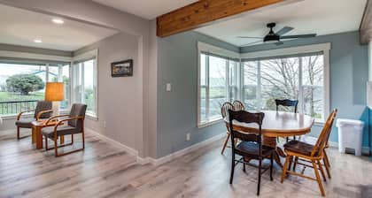 Welcoming Gardiner Home Near Oregon Dunes Rec Area