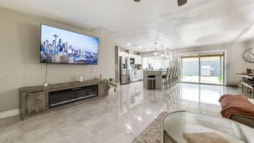 House (3 Bedrooms) | Interior