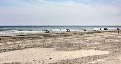 Galveston Condo w/ Beach Access Near Moody Gardens