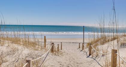 Ocean-view Apt in Emerald Isle - Walk to Beaches!