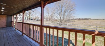 Peaceful Kentucky Countryside Cabin w/ Porch