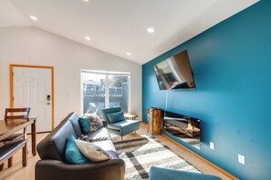 Apartment (2 Bedrooms) | Front of property - Ocean Shores Getaway w/ Patio - Walk to Beaches! (Ocean Shores)