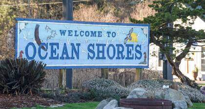 Ocean Shores Getaway w/ Patio - Walk to Beaches!