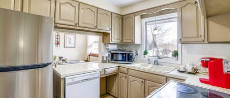 House (3 Bedrooms) | Private kitchen | Microwave, oven, stovetop, dishwasher