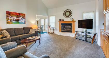 Stockton Home w/ Deck & Gas Grill ~ 1 Mi to Lake!