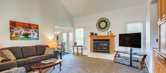 Stockton Home w/ Deck & Gas Grill ~ 1 Mi to Lake!