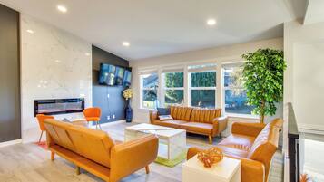 House (5 Bedrooms) | Interior