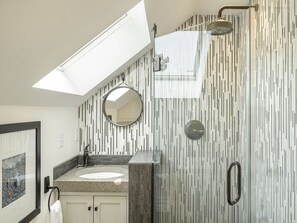 Shower, hair dryer, towels - 3922 Pelican Gate - Walk to Beach & Coastal Trail (Pacific Grove)