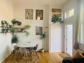 Dining - The Fire Station Jungle with private parking (Bristol)