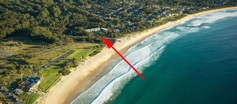 18 Fathoms - beautiful property right on the beach