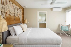 3 dormitoris, escriptori i planxa i posts de planxar 