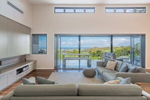 Tv, videospil, bøger, kontorer