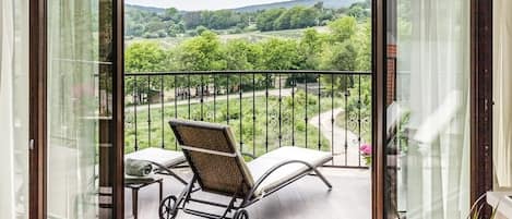 Panoramic Studio, Lake View | Balcony view