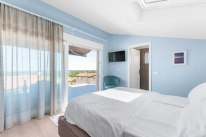 3 bedrooms, in-room safe, iron/ironing board, travel crib