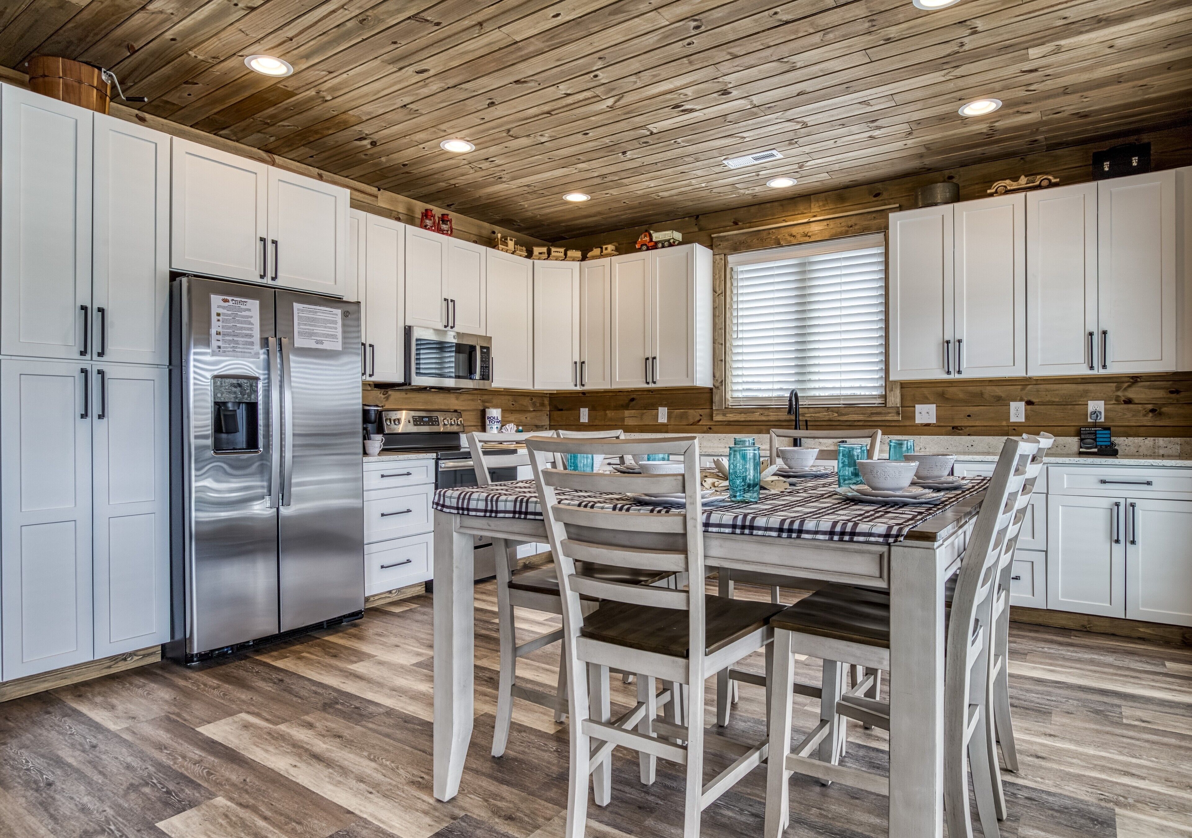 Fridge, microwave, dishwasher, coffee/tea maker