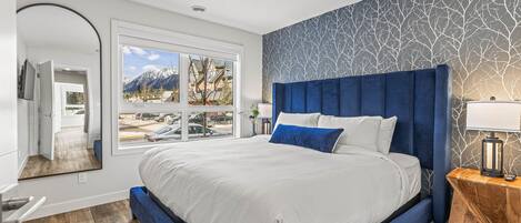 3 bedrooms, iron/ironing board, travel crib, free WiFi