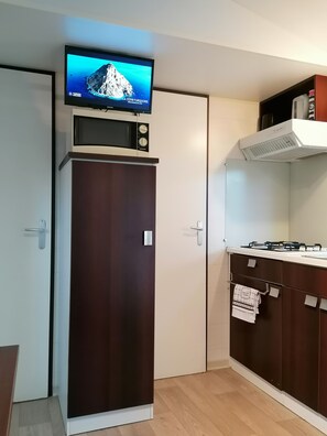 Fridge, microwave, coffee/tea maker, electric kettle