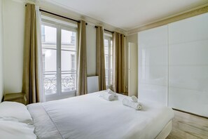 1 sovrum, skrivbord, strykjärn/strykbräda och wi-fi