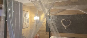 Une Chambre Inoubliable Type Chalet Avec Grande Balnéothérapie