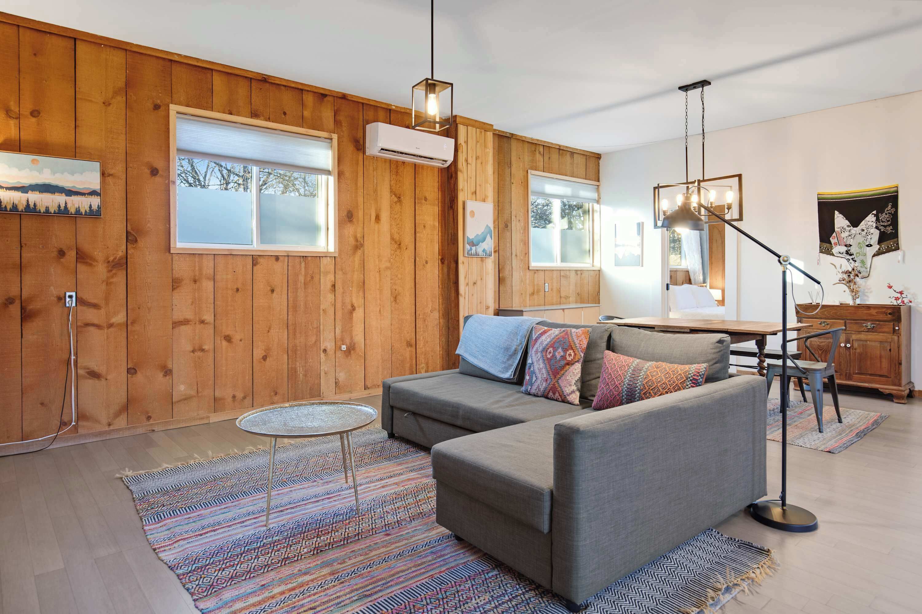 Televisión y oficina 