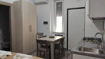 Kühlschrank, Herdplatte, Geschirrspüler