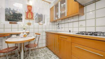 Fridge, microwave, oven, stovetop