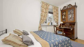 3 bedrooms, desk, iron/ironing board, travel cot