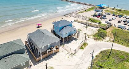 Right on the sandy BEACH, Hot Tub!