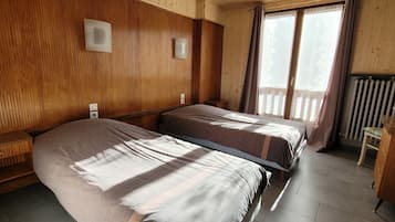 Economy Double or Twin Room, Non Smoking, Mountain View
