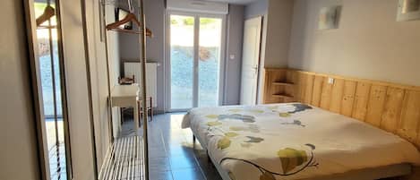 Classic Double or Twin Room, Non Smoking, Hill View | Hypo-allergenic bedding, desk, free WiFi, bed sheets