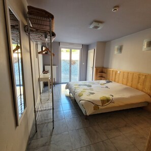 Literie hypoallergénique, bureau, Wi-Fi gratuit, draps fournis