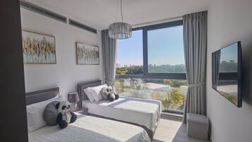 3 bedrooms, in-room safe, iron/ironing board, travel crib