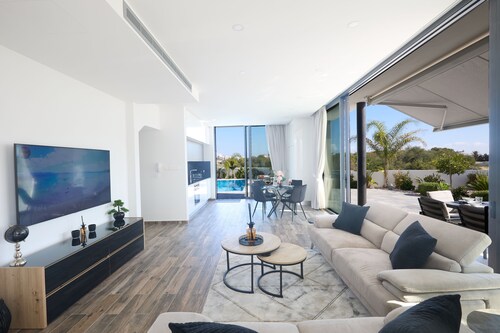 Villa Almira, Contemporary and Stylish 3BDR Pernera Villa with Private Pool