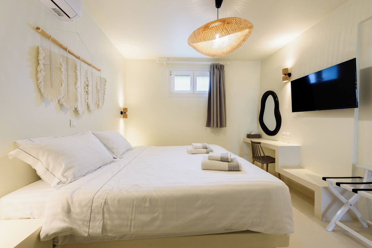 Deluxe Apartment | Egyptian cotton sheets, premium bedding, pillowtop beds