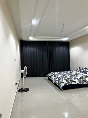 1 habitación, wifi y ropa de cama